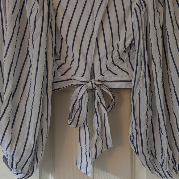 Zara | Crop Top with Flowing Sleeves! - Picture 5 of 6